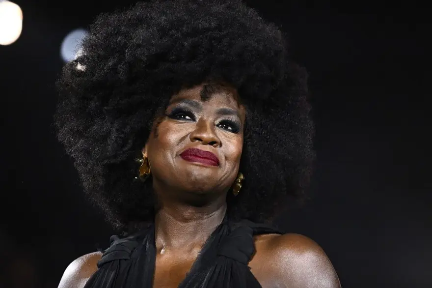 Sinema yıldızları Paris Moda Haftası'nda podyum yıldızı oldu 7