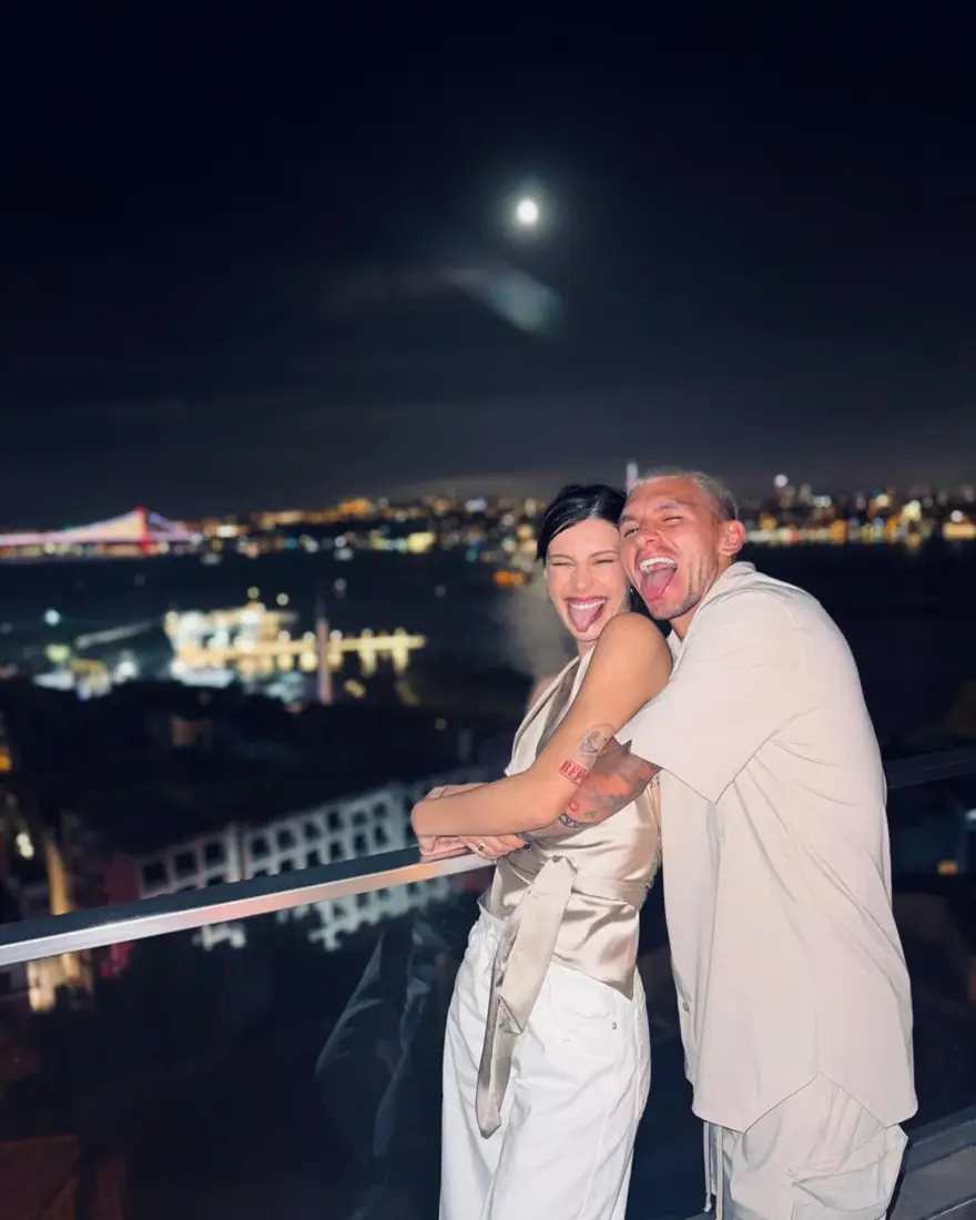 Galatasaraylı Lucas Torreira ile Devrim Özkan'dan aşk pozu 1