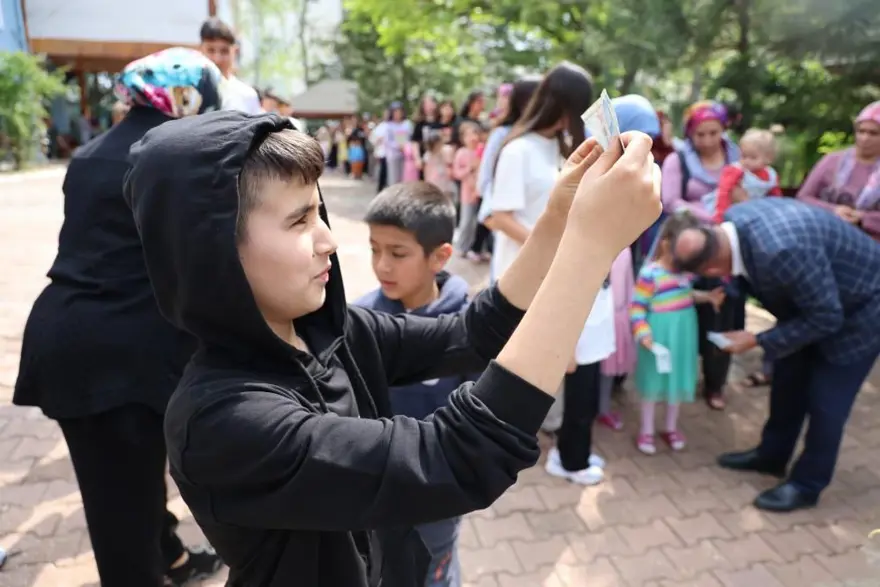 Adana’da bayram harçlığı kuyruğu 2