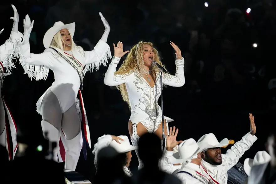 Beyonce NFL devre arası gösterisinde tarih yazdı! 6