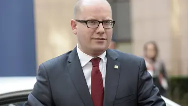 Bakanın dolandırıcılık iddiaları üzerine başbakan istifa etti