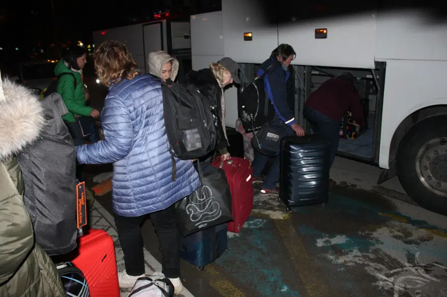 Savaştan kaçan Ukraynalı kadın ve çocuklar İzmir'e geldi 23