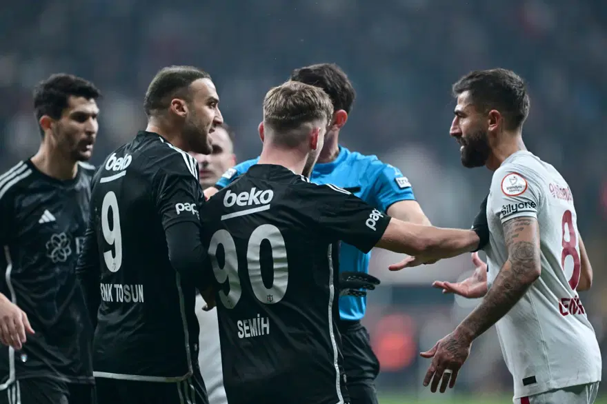 Eski hakemler yorumladı: Beşiktaş-Galatasaray derbisinde Cenk Tosun'un pozisyonunda penaltı var mı? 3