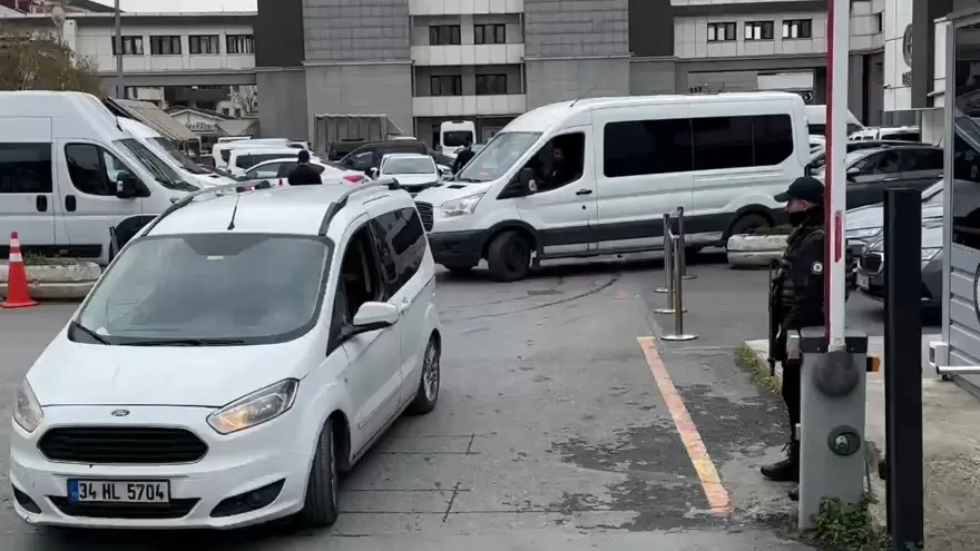 Ünlü isimlere yasa dışı bahis soruşturması: Mehmet Ali Erbil ve Serdar Ortaç'ın serbest bırakılmasına itiraz, 8 fenomeninin hesabına erişim engeli 11 Ünlü isimlere yasa dışı bahis soruşturması: Mehmet Ali Erbil ve Serdar Ortaç'ın serbest bırakılmasına itiraz, 8 fenomeninin hesabına erişim engeli 11