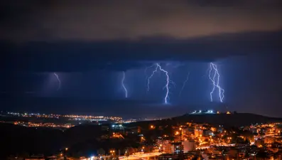 İskenderun Körfezi'nde şimşekli gece