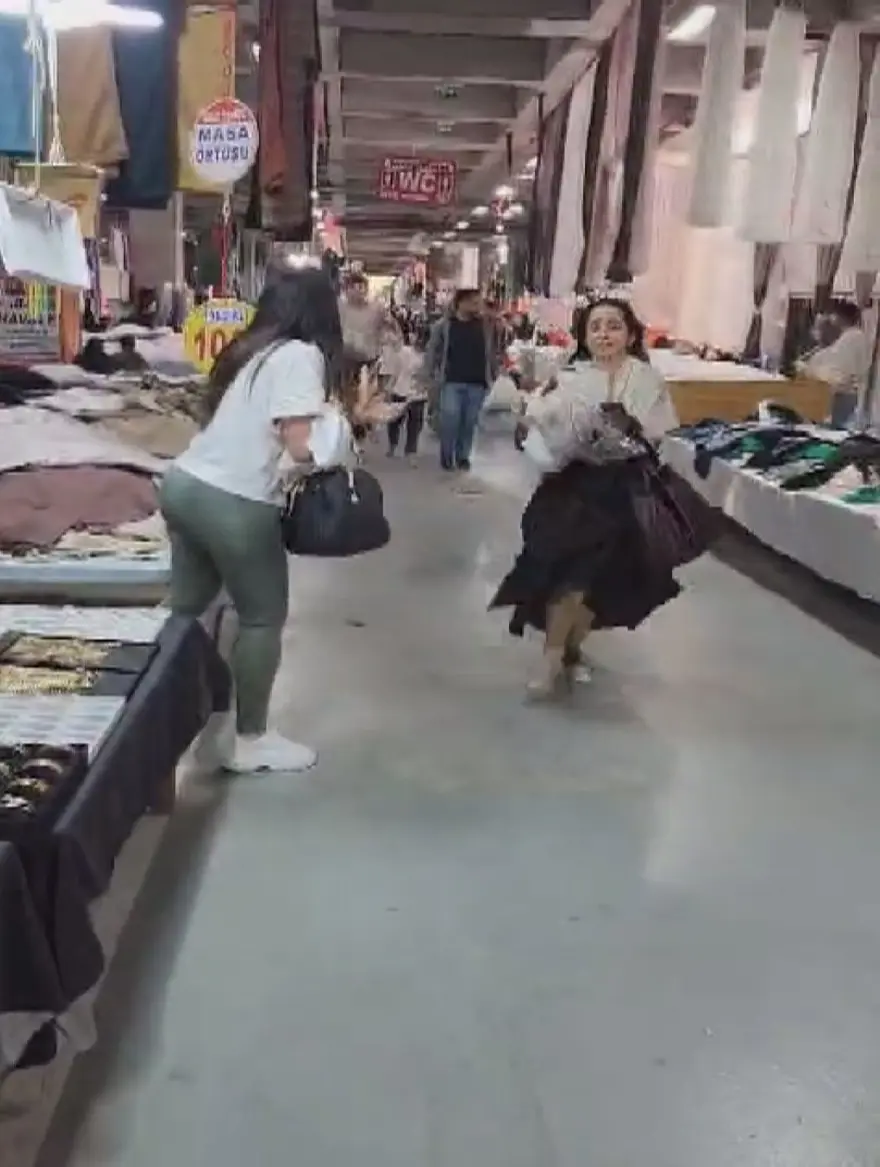 Bakırköy'deki sosyete pazarında bomba paniği Bakırköy'deki sosyete pazarında bomba paniği