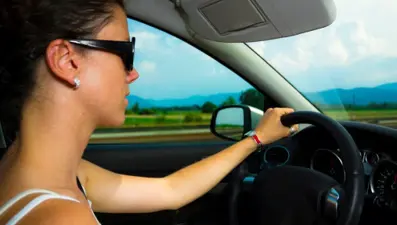 Sürücülere kolormatik güneş gözlüğü uyarısı