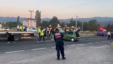 Kontrolden çıkan otomobil orta refüje çarptı: 3 yaralı