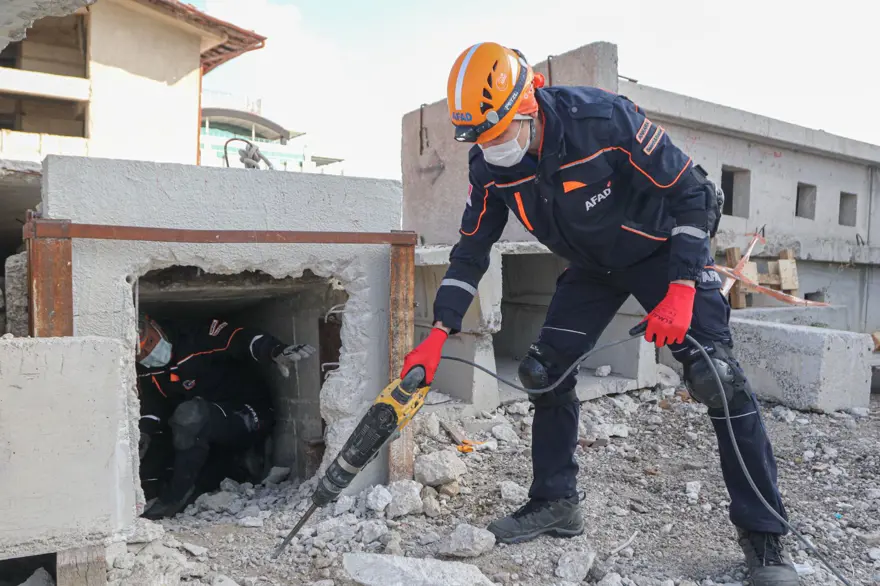 İzmir depremi kahramanlarının zorlu eğitimi (AFAD gönüllüsü nasıl olunur?) 3