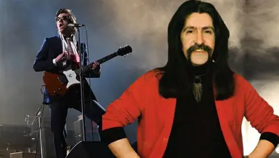 Rock grubu Arctic Monkeys, Oslo konserinde Barış Manço çaldı