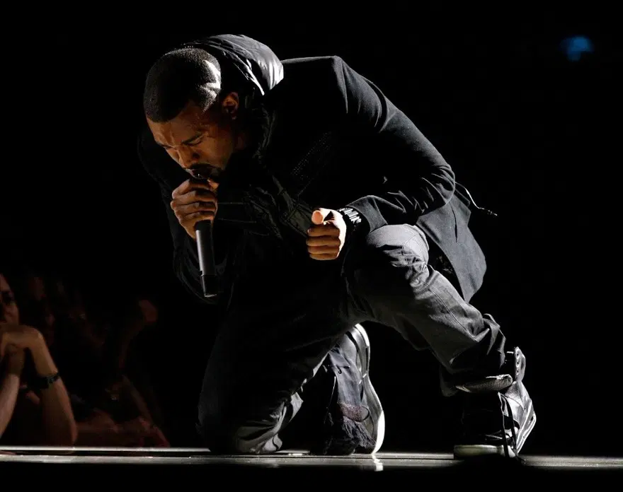 Kanye West'in ayakkabıları 1,8 milyon dolara satıldı 