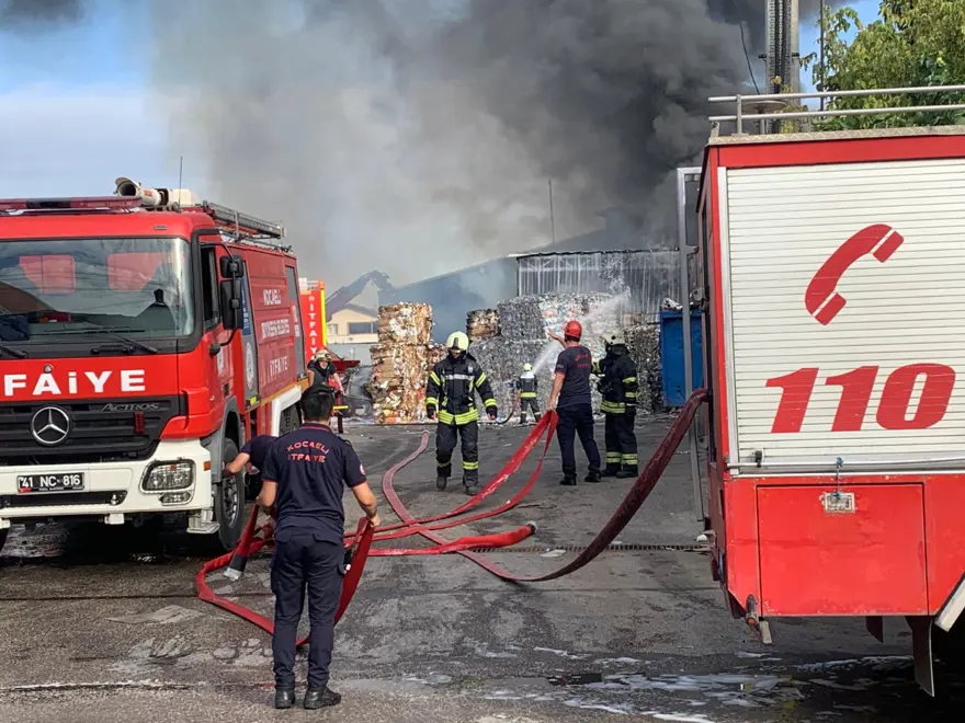 Kocaeli'de geri dönüşüm tesisinde yangın 