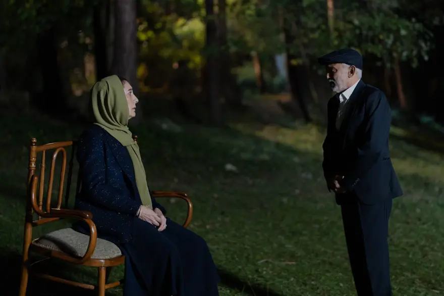 Sahipsizler'de Azize'ye Haşmet sürprizi! "Başına büyük dertler açılacak belli oldu" 9 Sahipsizler'de Azize'ye Haşmet sürprizi! "Başına büyük dertler açılacak belli oldu" 9