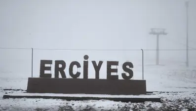 Erciyes'e mayıs ayında kar yağdı