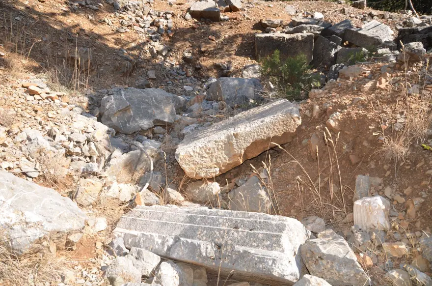 Antalya'da birinci derece sit alanı definecilerin hedefi oldu 2