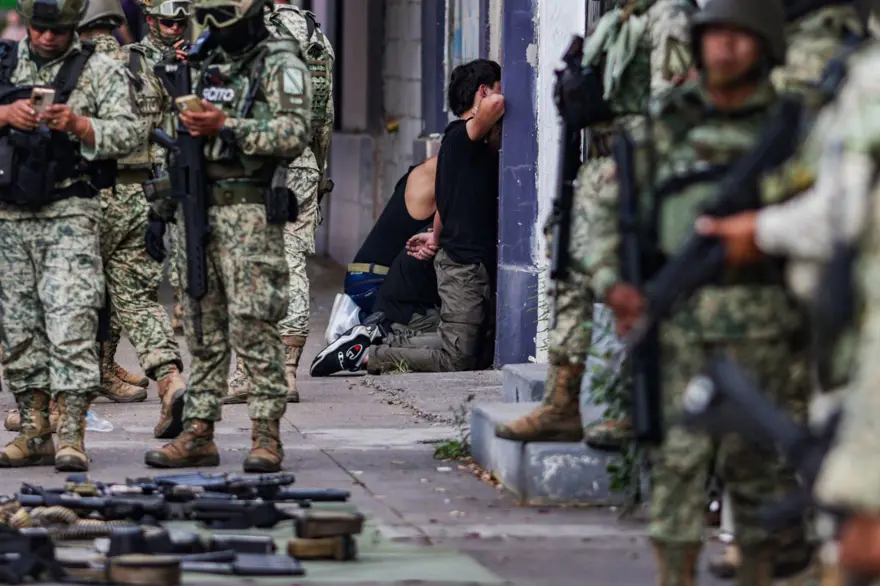 Meksika'da kartellerden polise pusu: 2 ölü 4