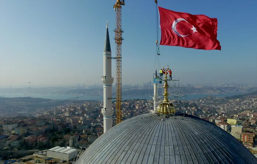 Çamlıca Camisi'nin alemi törenle yerleştirildi 3 Çamlıca Camisi'nin alemi törenle yerleştirildi 3