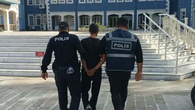 Önce sahibini dövdüler, sonra büfedeki paraları alıp kaçtılar