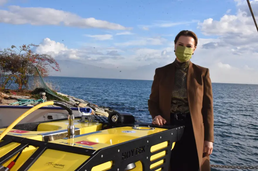 Foça açıklarında savaş gemisi batığı bulundu 13