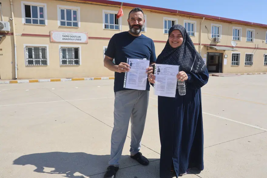 El ele girdikleri sınav merkezinde üniversite hayali için ter döktüler 