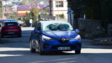 Hava buz kesti! Sıcaklık -3'e düştü, arabalar bembeyaz oldu