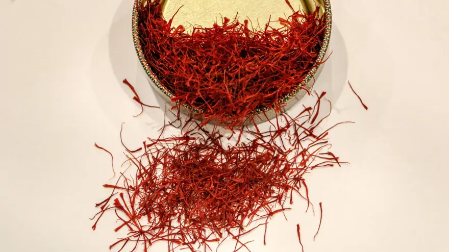 Kilosu 50 bin lirayı bulan safranı, at kılıyla taklit ediyorlar 