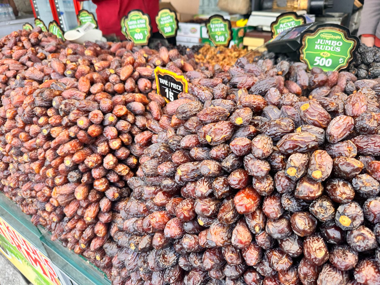 Ramazan ayı yaklaştı, tezgahta yerini aldı: Fiyatı 200 TL ile bin TL arasında değişiyor