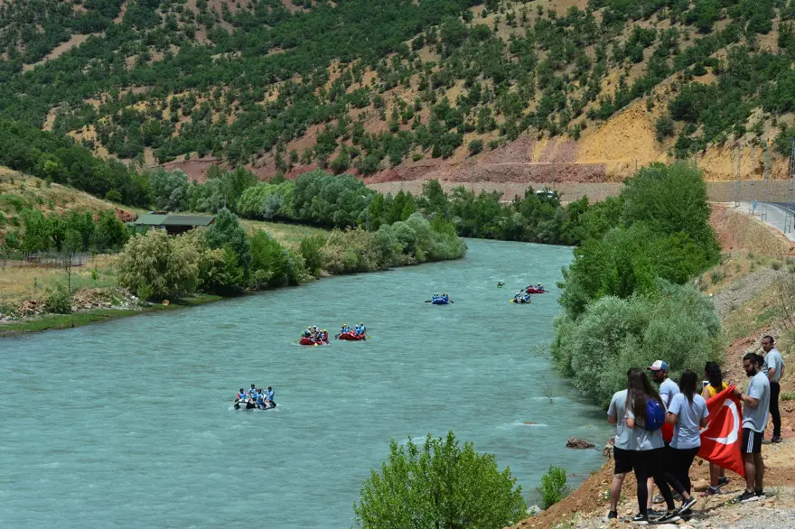 Munzur Çayı'nda rafting (Türkiye'de bir ilk) 3