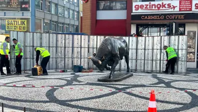 Kadıköy'deki Boğa heykeli bakıma alındı: 15 gün sürecek