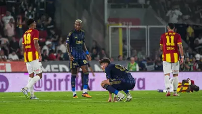 "Coşkudan kaosa" (18 Ağustos spor manşetleri)