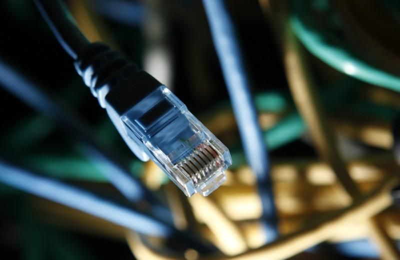 Denizaltı kablosunda meydana gelen arıza tüm ülkeyi internetsiz bıraktı