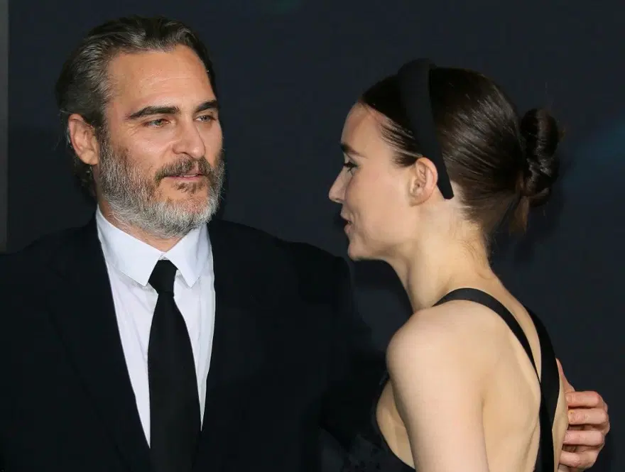 Joaquin Phoenix çocuğuna abisi River Phoenix'in adını verdi 1 Joaquin Phoenix çocuğuna abisi River Phoenix'in adını verdi 1