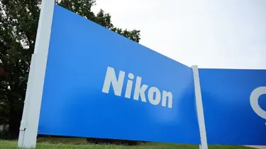 Nikon, Fransız oldu