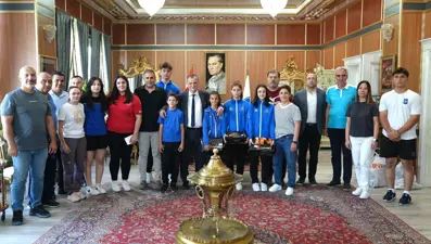 Başkan Balaban şampiyon milli sporcuları ödüllendirdi