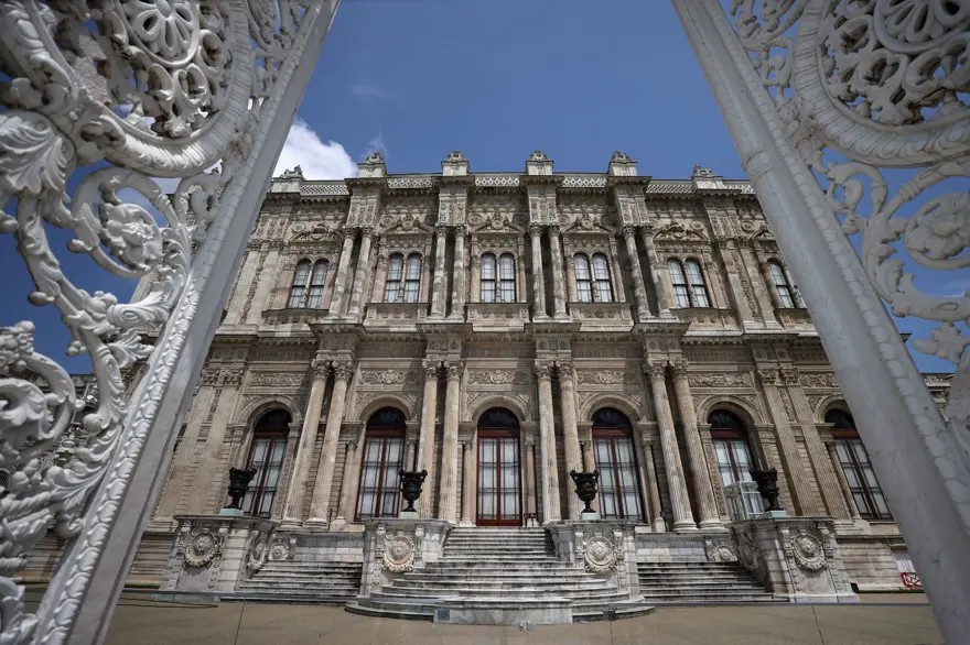 Dolmabahçe Sarayı'nın kullanıma açılışının 167'nci yılı 15