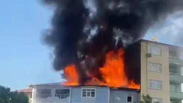 Kocaeli'de 3 katlı binada yangın: Ev sahibi yaralandı