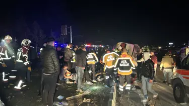 Uşak'ta otomobil ile işçi servisi çarpıştı: 28 yaralı