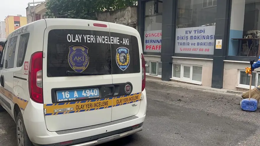 Sinir krizi geçirip, evi ateşe verdi 2 Sinir krizi geçirip, evi ateşe verdi 2