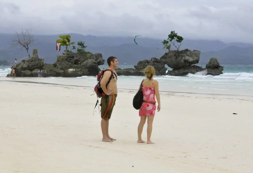 Filipinler 1 milyar dolar gelir getiren turistik adayı kapattı 17