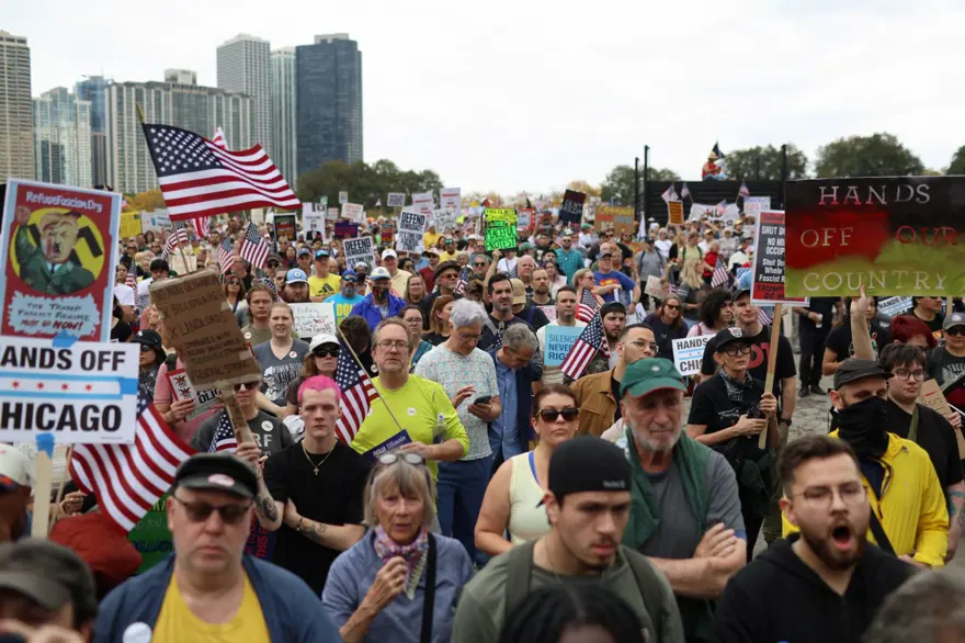 Trump'a karşı "Krallara hayır" gösterisi: Milyonlarca kişi katılıyor 1