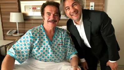 Orhan Gencebay'dan hastane odasında ilk fotoğraf