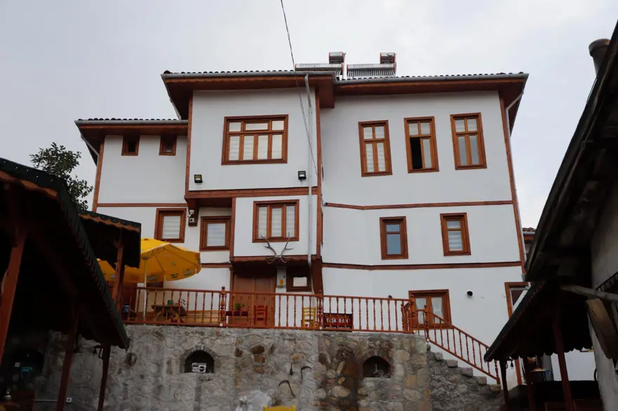 Beypazarı'nda açtığı butik otelde engellileri ücretsiz ağırlıyor 