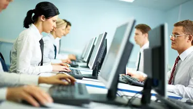 Bilim insanları uyardı: Fazla oturmak öldürüyor