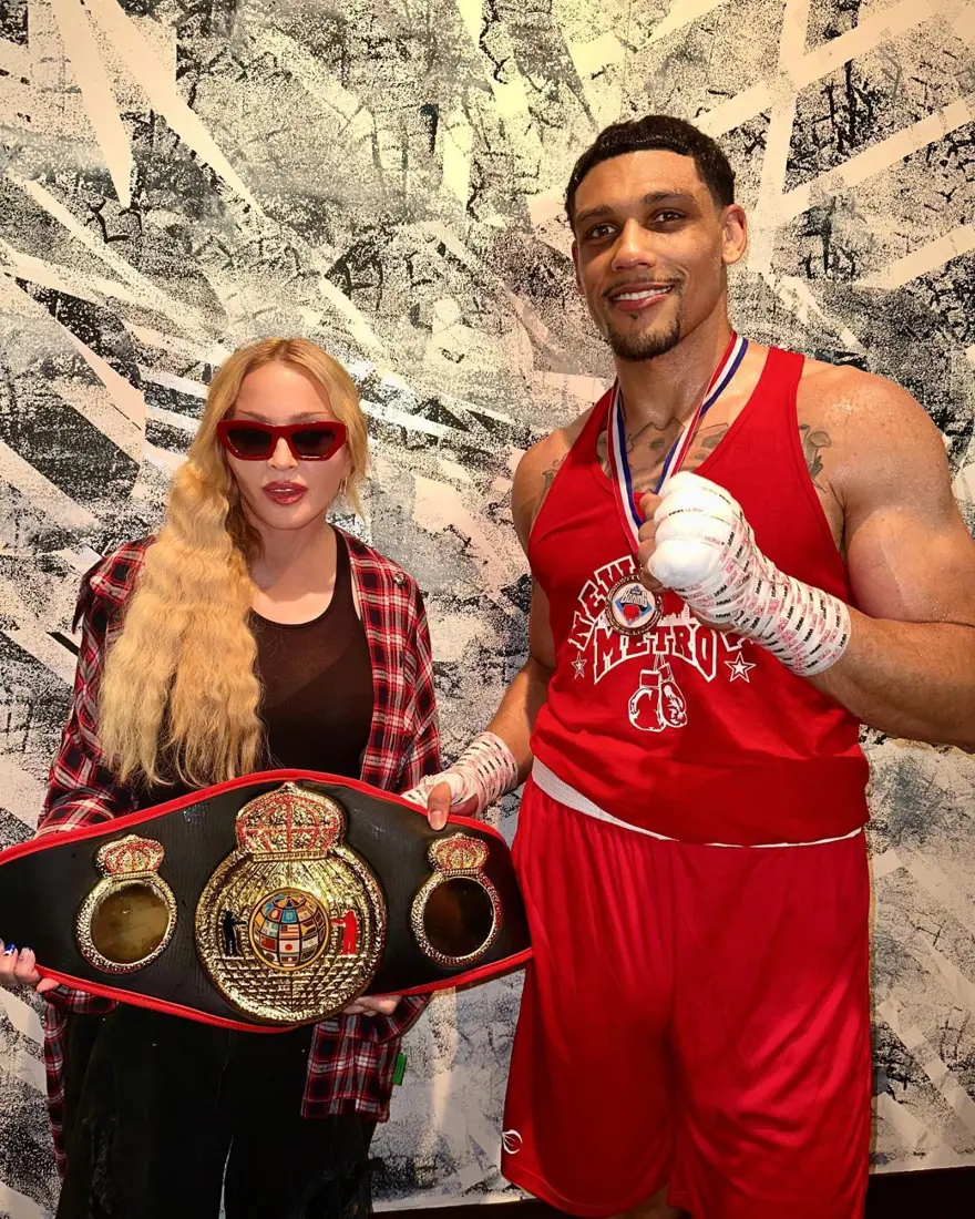 Madonna sevgilisinin boks şampiyonluğunu kutladı 