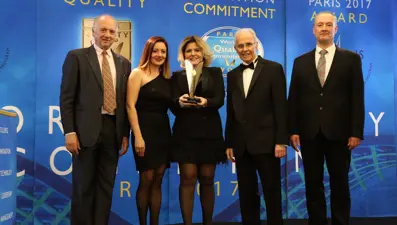 Türk eczacıya Fransa’dan ödül