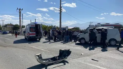 Zırhlı araç, otomobille çarpıştı: Dört yaralı