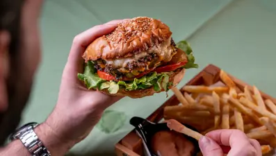 Bakanlık yeni listeleri yayımladı: Hamburger yerken artık dikkat!