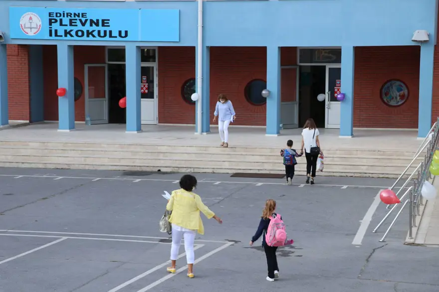 Yüz yüze eğitim anasınıfı ve ilkokul 1'inci sınıflarda başladı 7