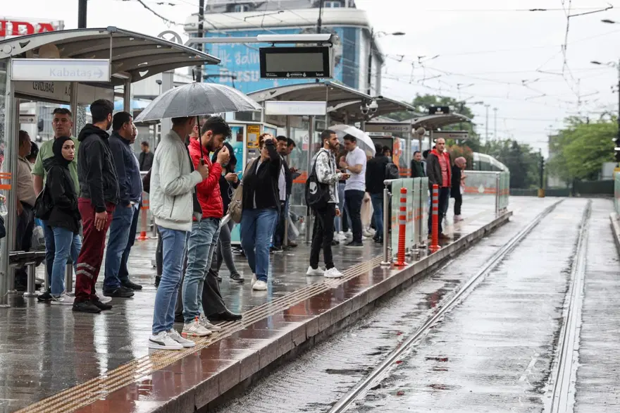 İstanbul'da sağanak yağış devam ediyor: Meteoroloji uyarmıştı 2