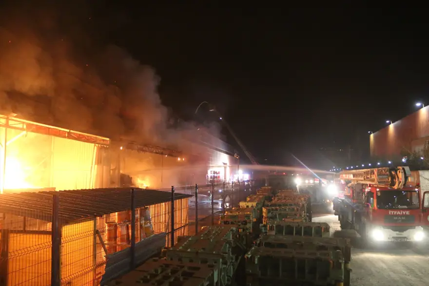 Kocaeli'de otomobil parçası üreten fabrikada yangın 8